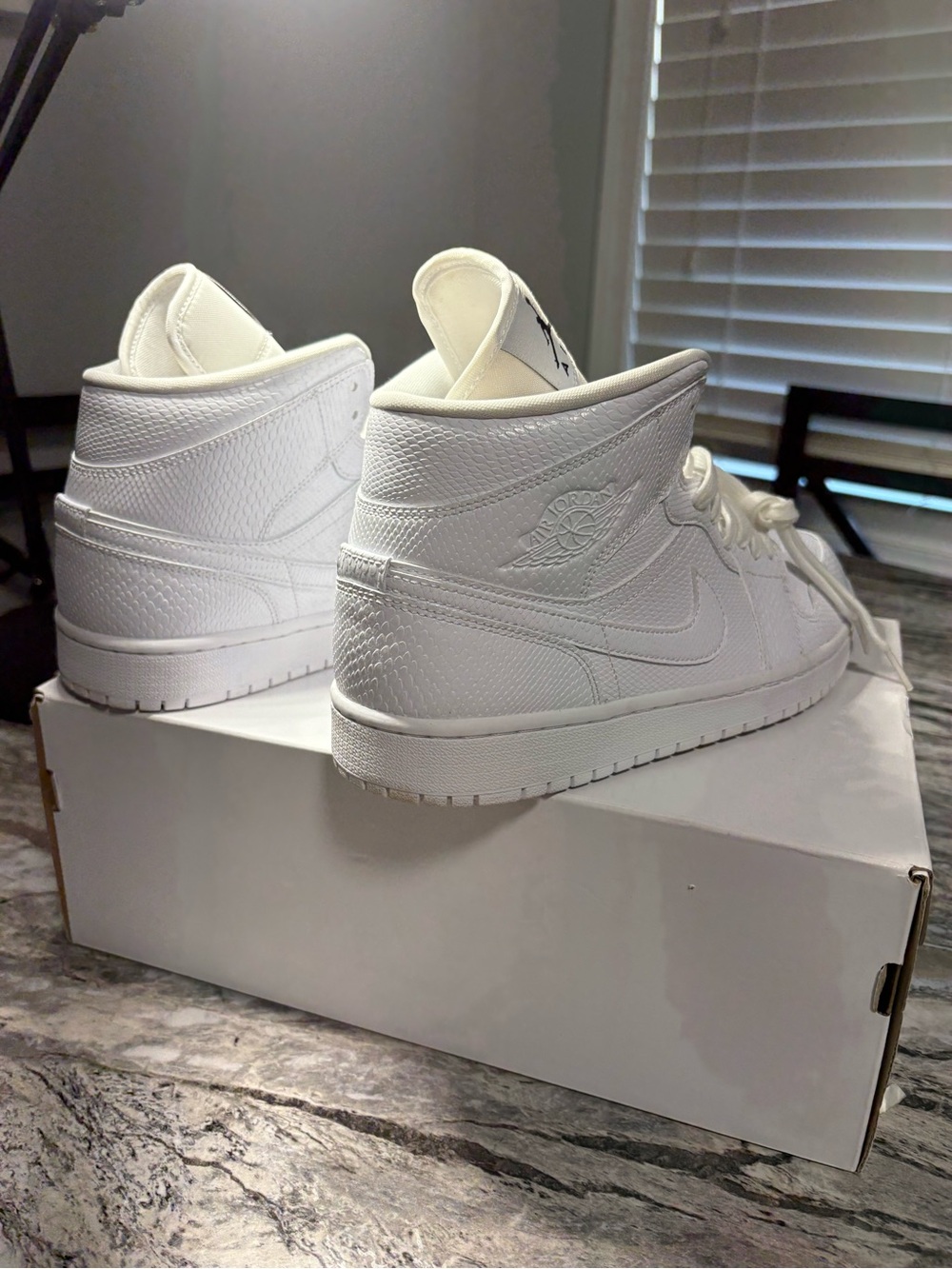 MENS AIR JORDAN 1 MID TRIPLE WHITE SIZE 10 Sneakers - White - Picture 8 of 15